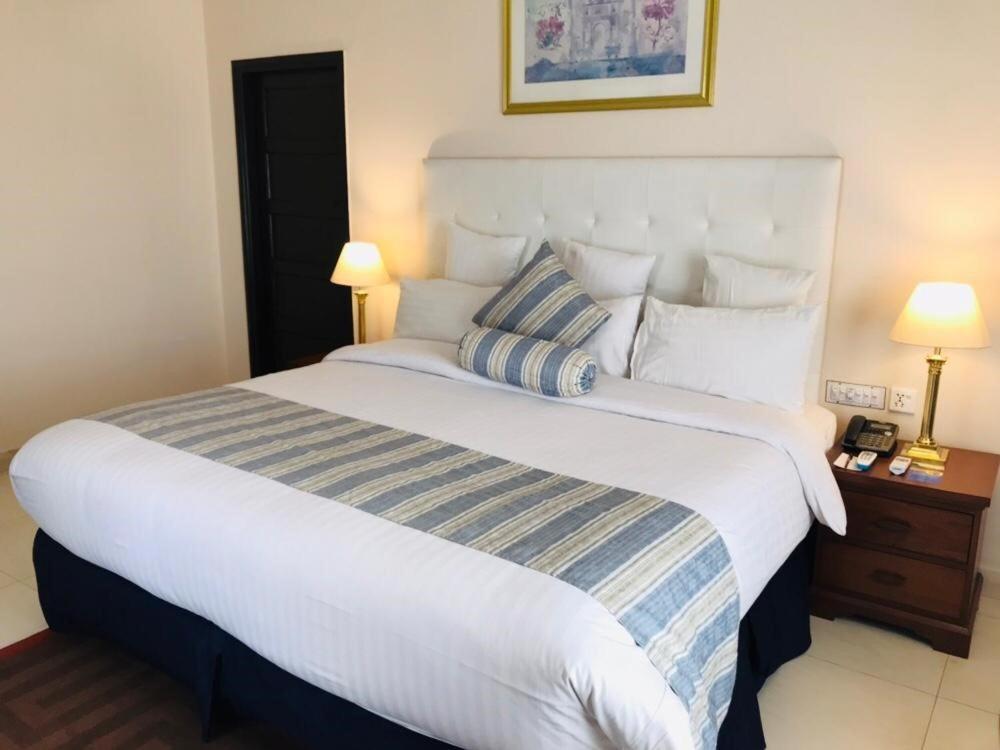 Beach Luxury Hotel Karaçi Dış mekan fotoğraf
