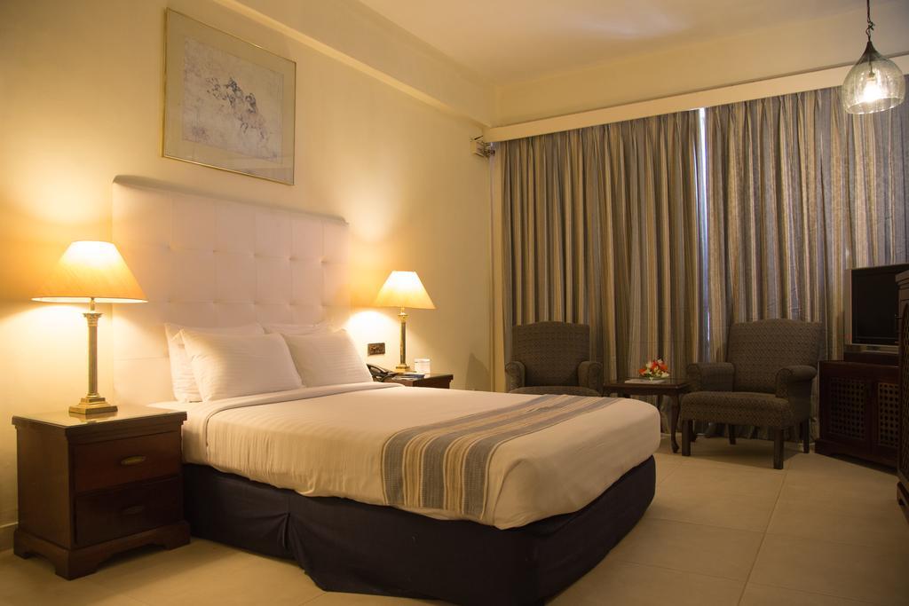Beach Luxury Hotel Karaçi Dış mekan fotoğraf